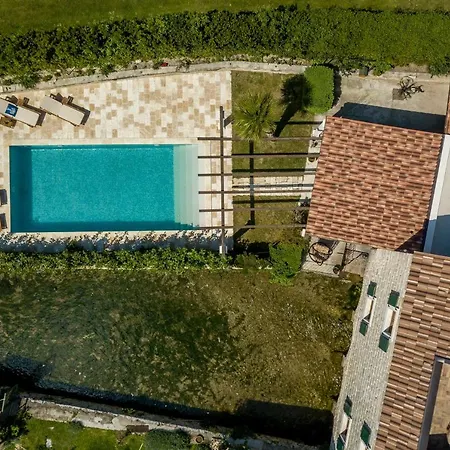 Draga Paradise Pool In Split ソリン